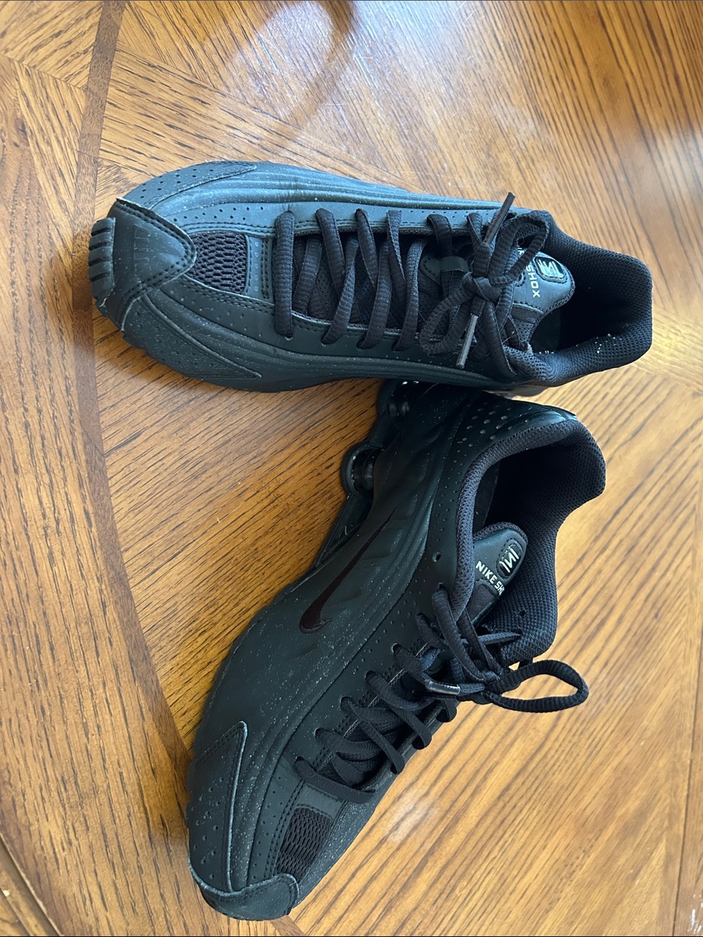 Kids nike shocks size 5Y